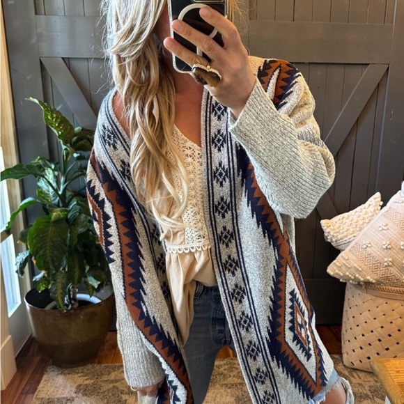 New Aztec Yellowstone Blanket Cardigan Sweater Western Southwest Grey Rodeo Boho - Picture 1 of 9